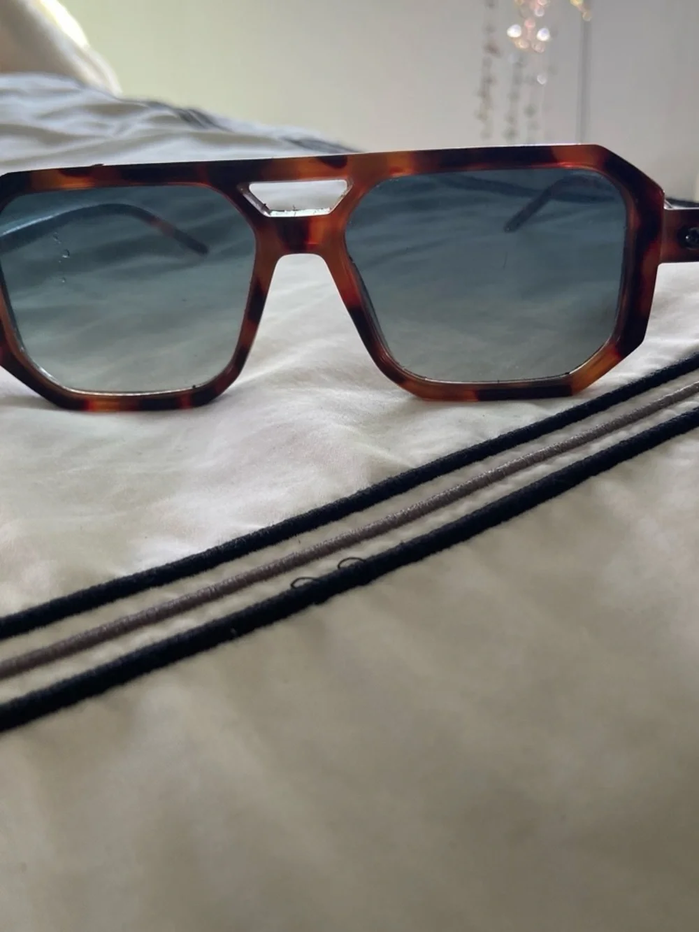 N/A bold tortoiseshell